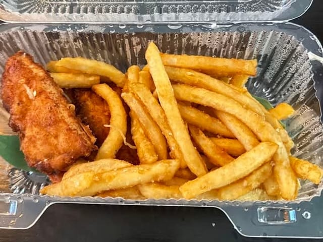 3PC CHICKEN TENDIES & FRIES.