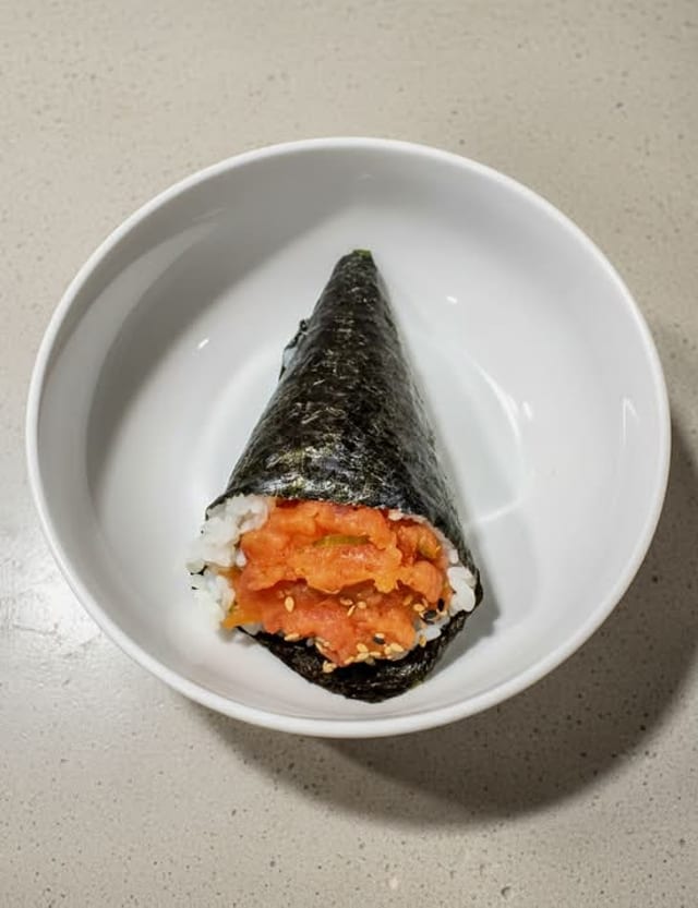 SPICY TUNA HANDROLL.